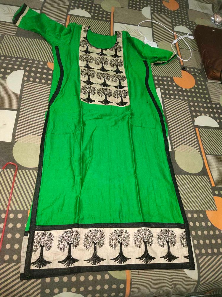 Women Heavy Kurta With Dupata Tree Design