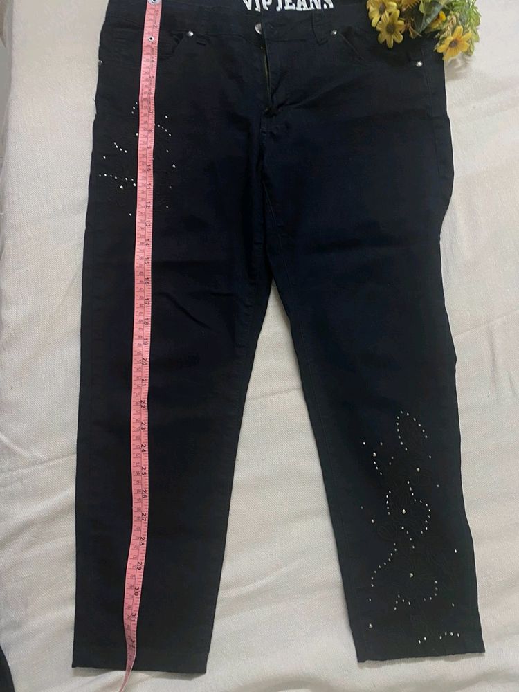 Price Dropped 📣📢Black Stylish Jeans Capri