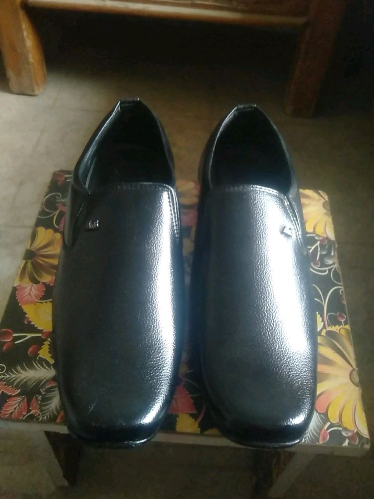 Black Shoe