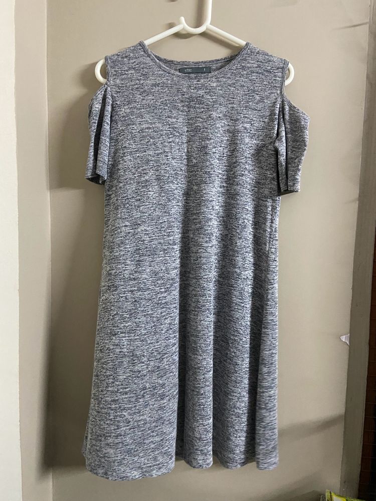 Flowy casual cold shoulder dress