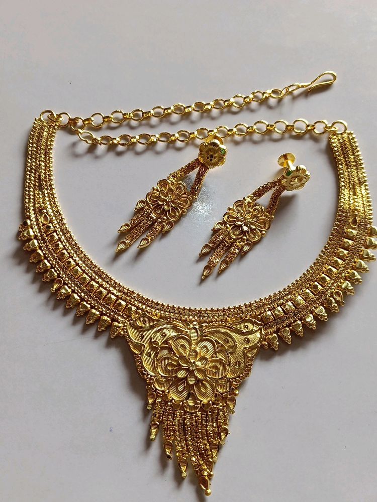 Gold Plated Necklace With Earrings