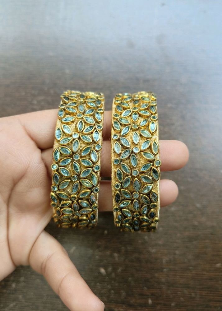 2 Bangles in Gleaming Gold