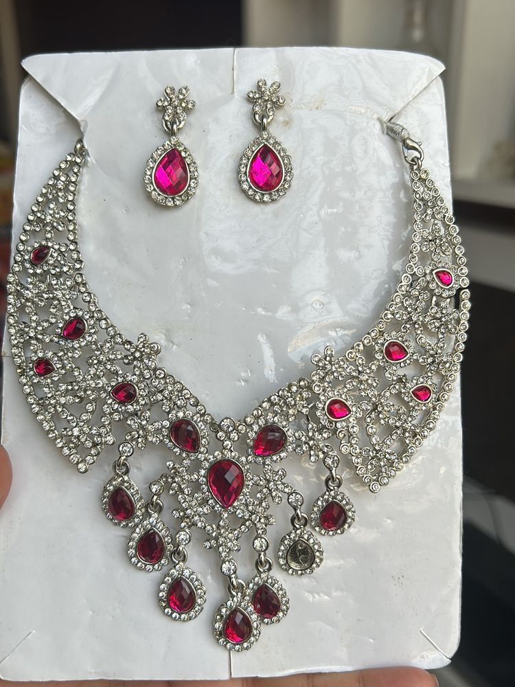 Womens Heavy Neckalce