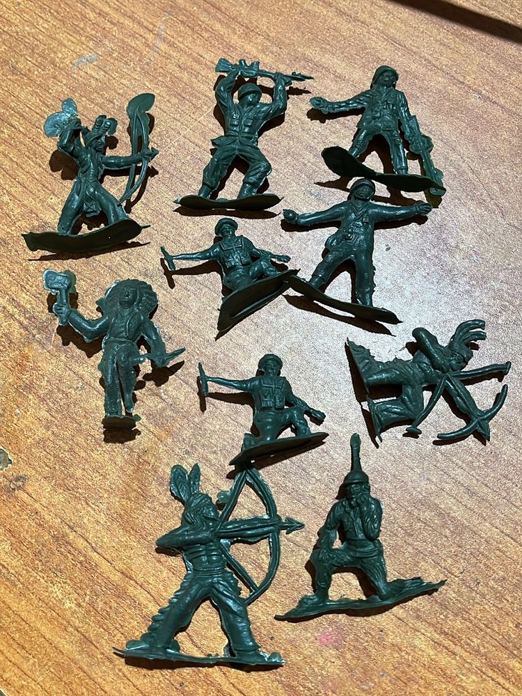 Ten Vintage Union Plastic Soldiers