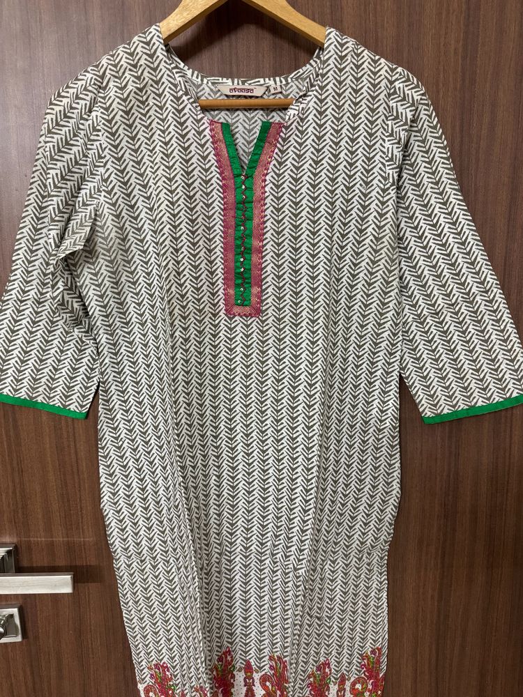 Avaasa M Size Kurthi