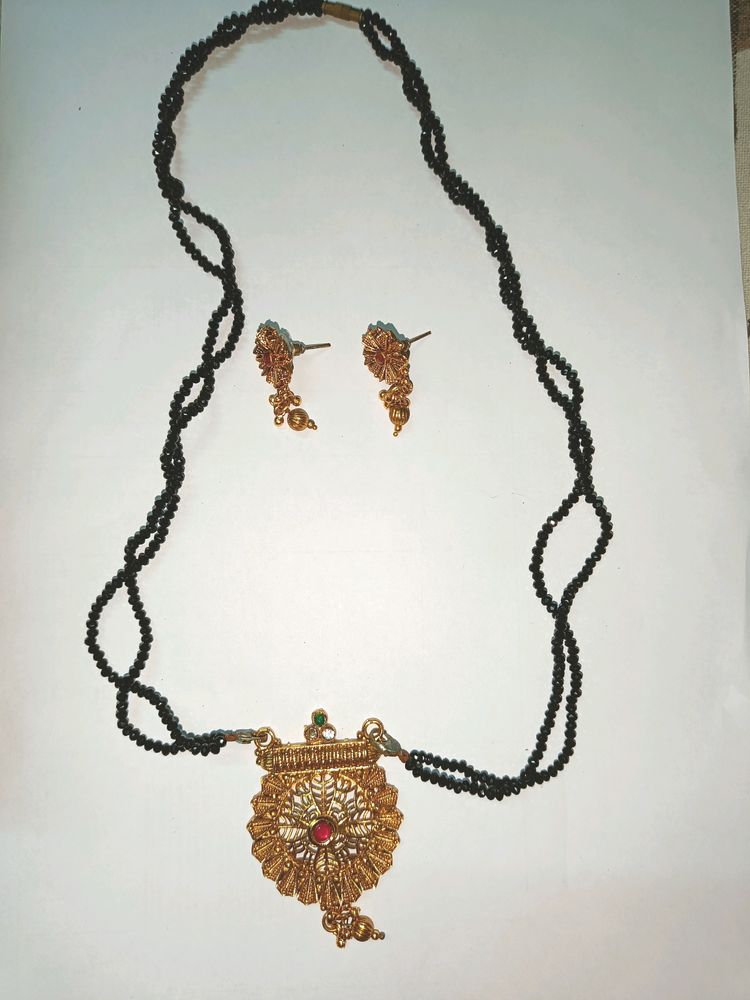 Mangalsutra and earrings set