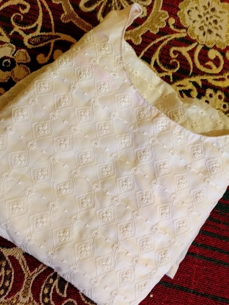 White Cottan Chikankari Kurti