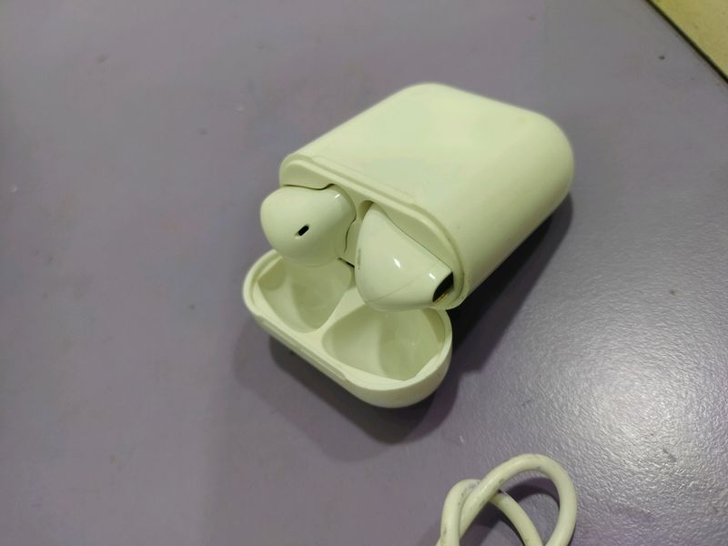 i 12 Earbuds With Charger