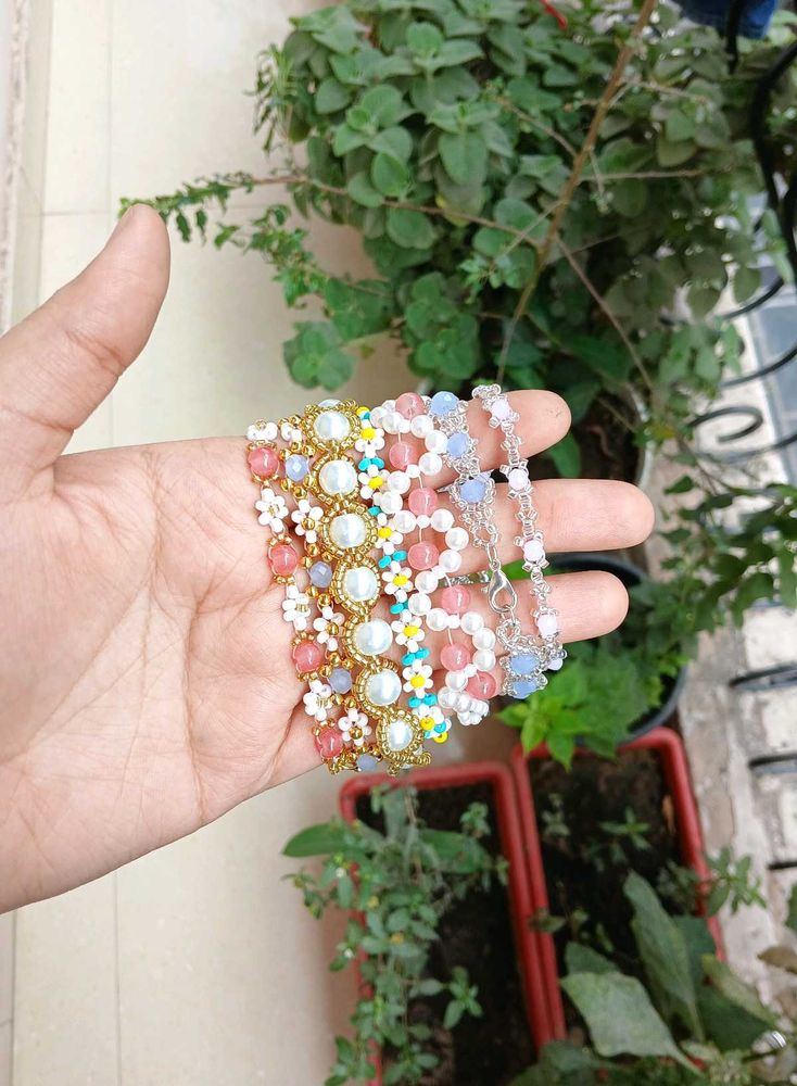 ₊˚⊹౨ handmade beaded bracelets ৎ ₊˚⊹