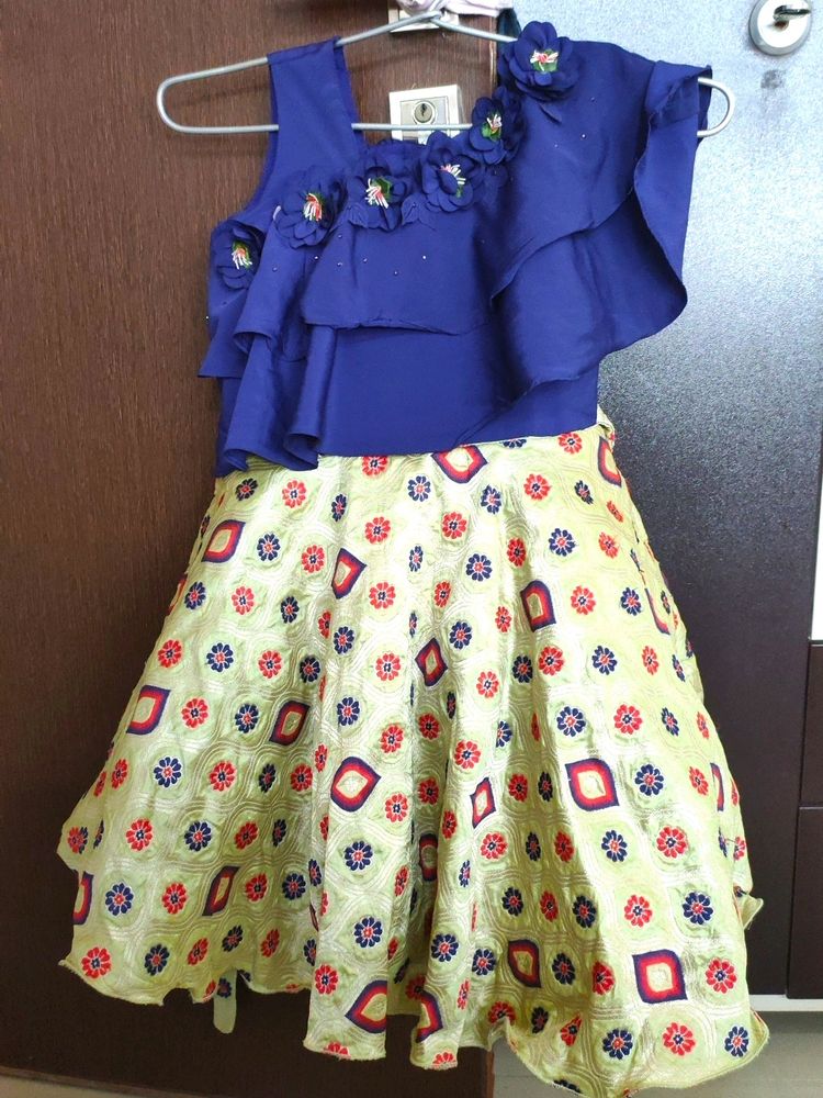 Very Pretty Frock For 4 To 8 Years Girls