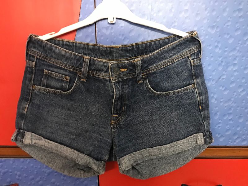 H&M denim blue shorts