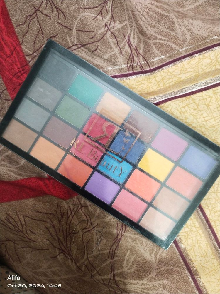 eyeshadow Palette 🎨