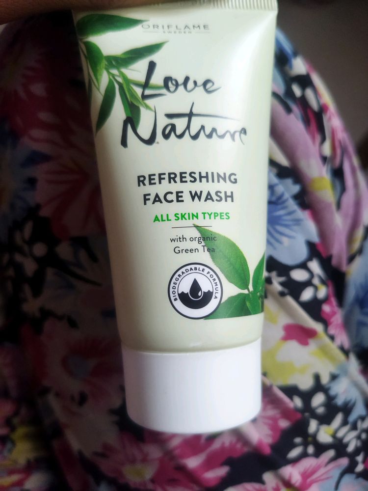 Refreshing Face Wash With Organic Green Tea