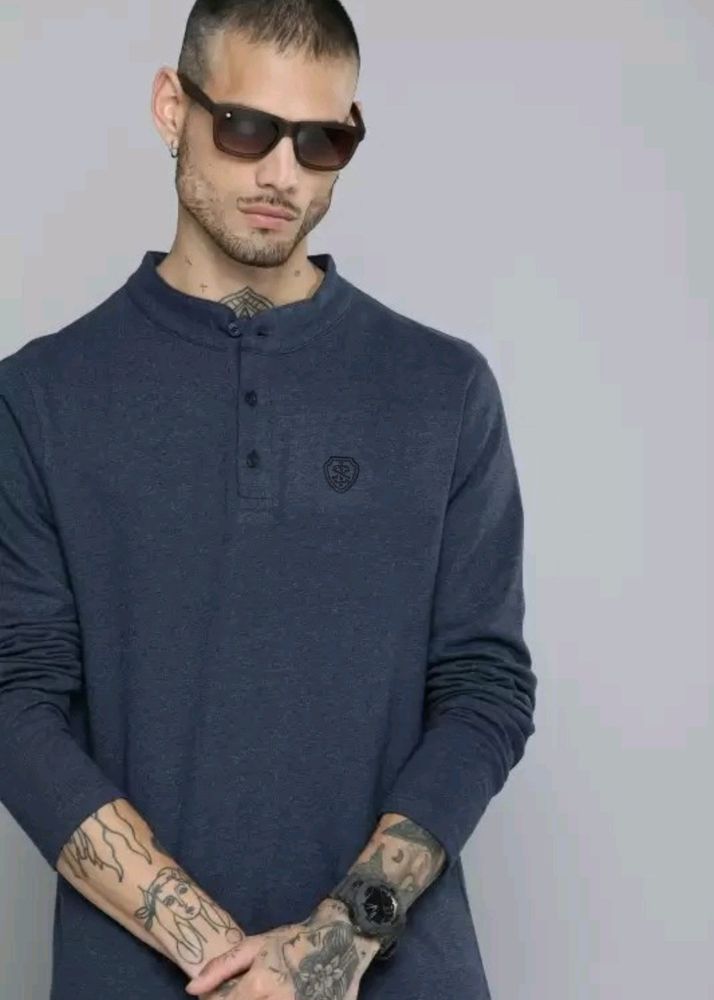 Man Full Sleeve Solid Sweatshirt.