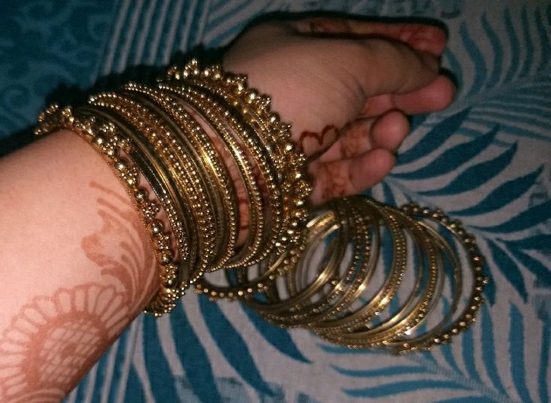 Golden metal bangles❤