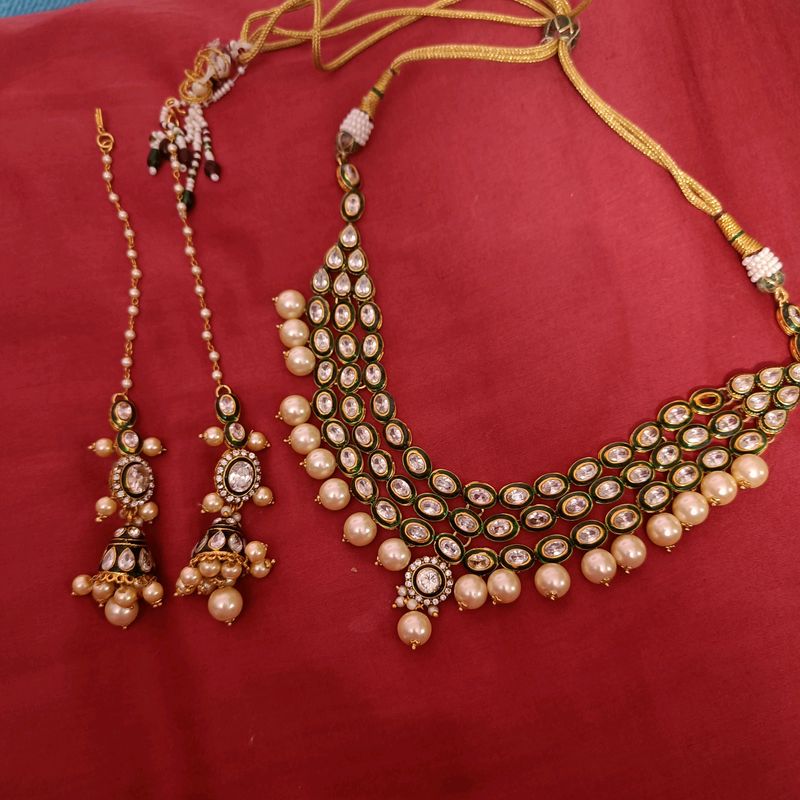 combo of 2necklace n 1full set with earnings in pearl n kundan