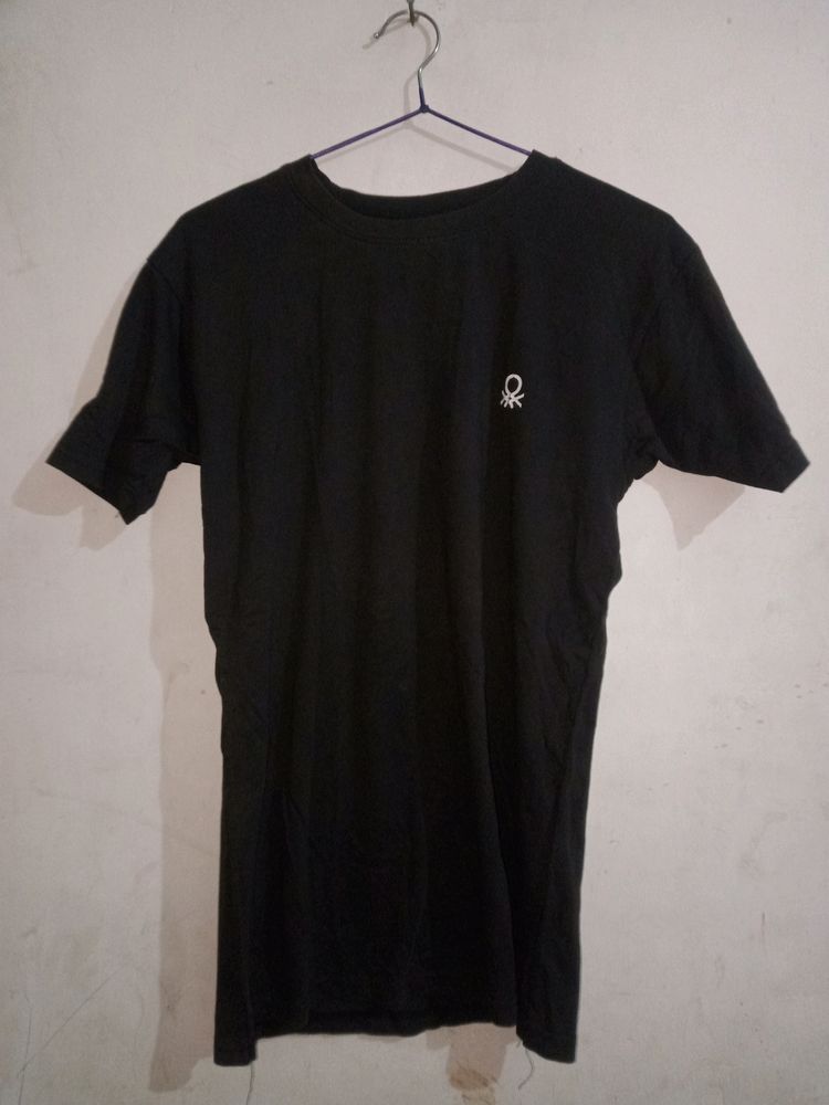 Black T-shirt