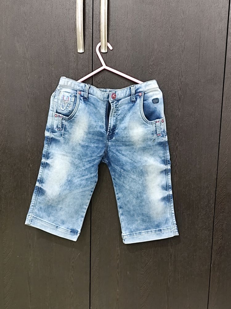 Blue Capri / Half pant In Denim