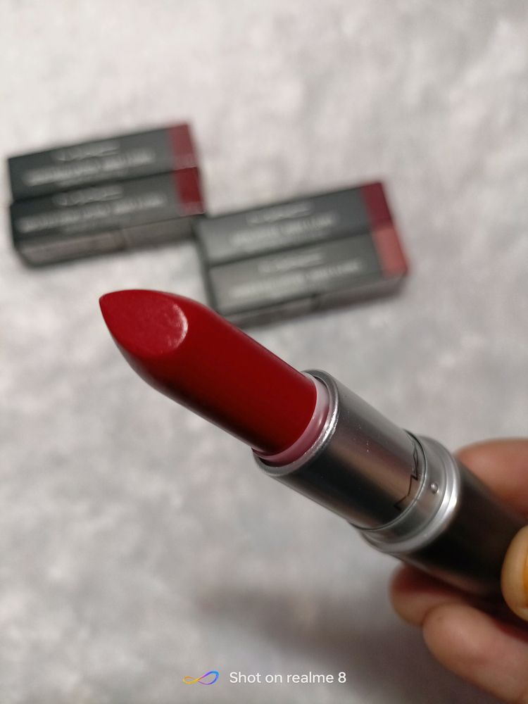 MAC RED COLOUR LIPSTICK