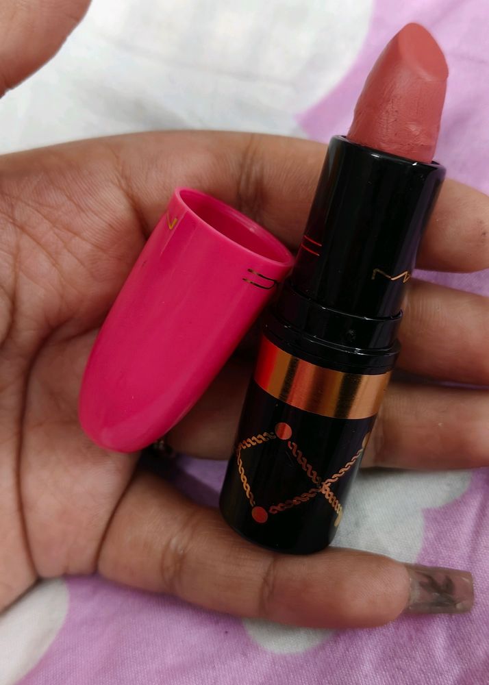 MAC LIPSTICK