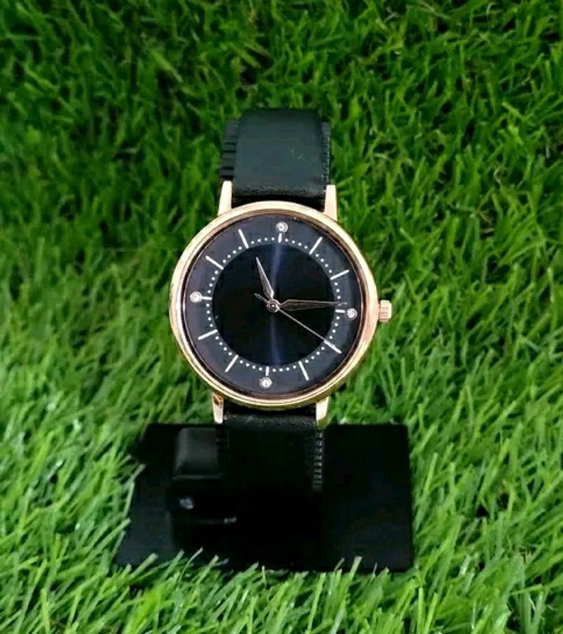 Black leather belt Ladies Anolog Wrist Watch