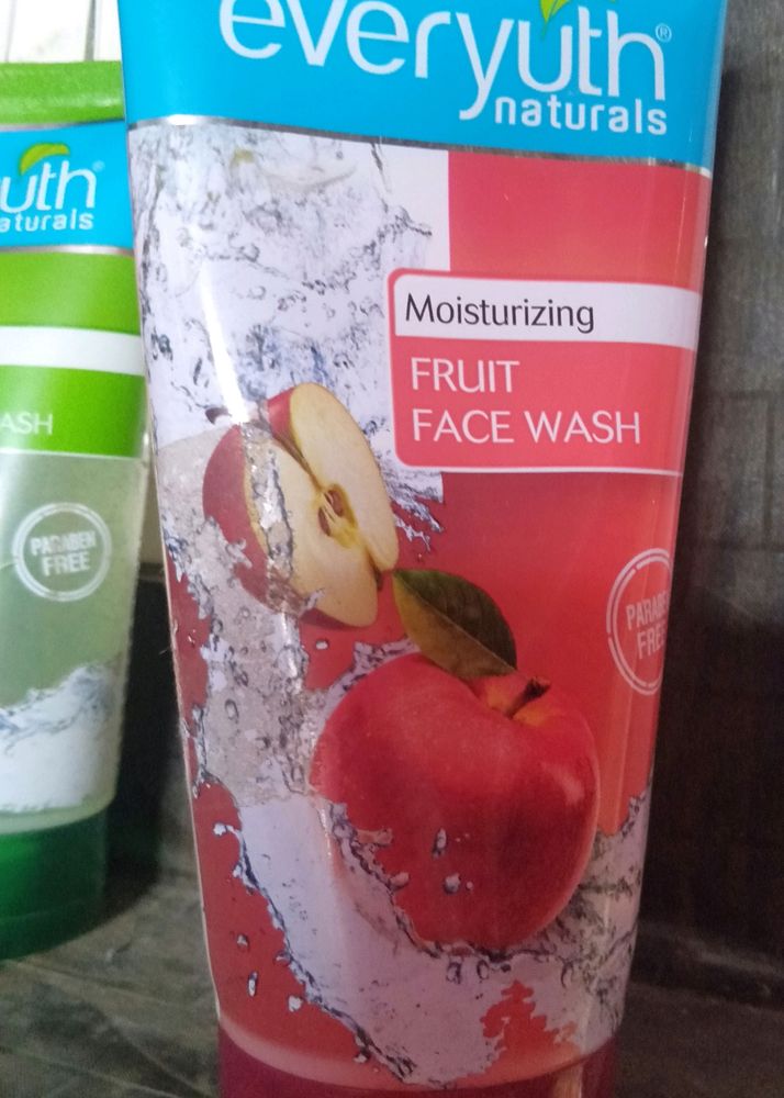 Everyuth Fruit 🍓🍑 Face Wash