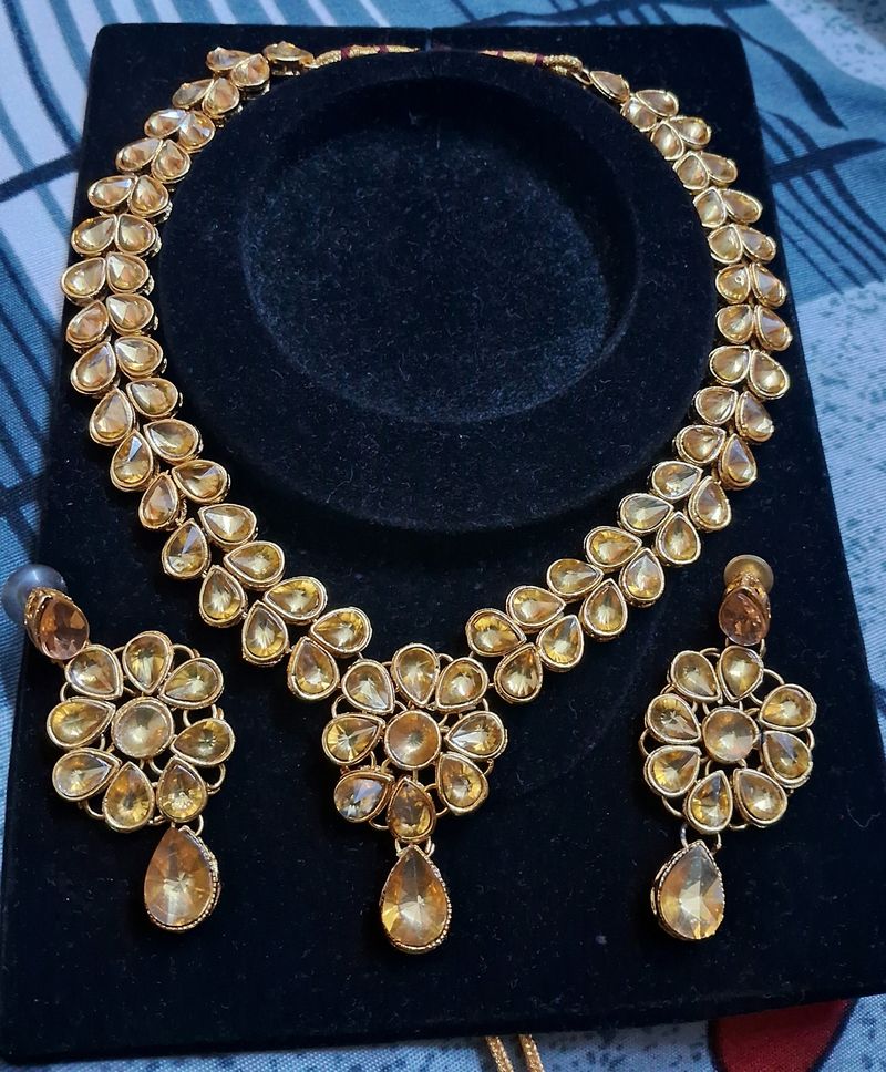 Beautiful Kundan Jewellery Set