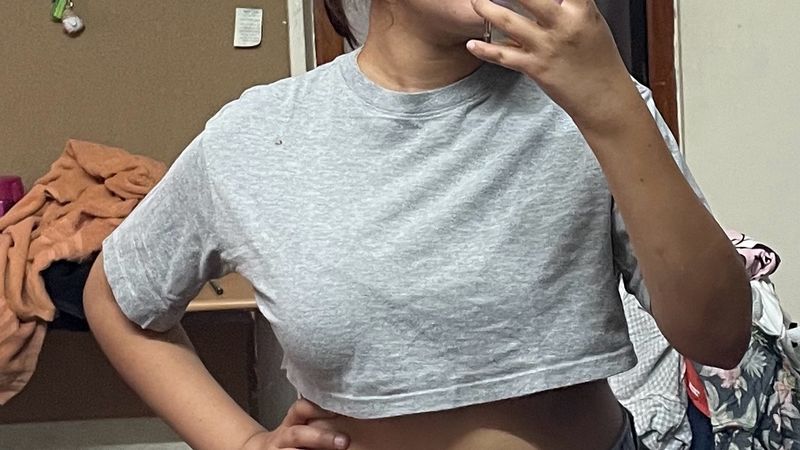 grey crop h&m tee