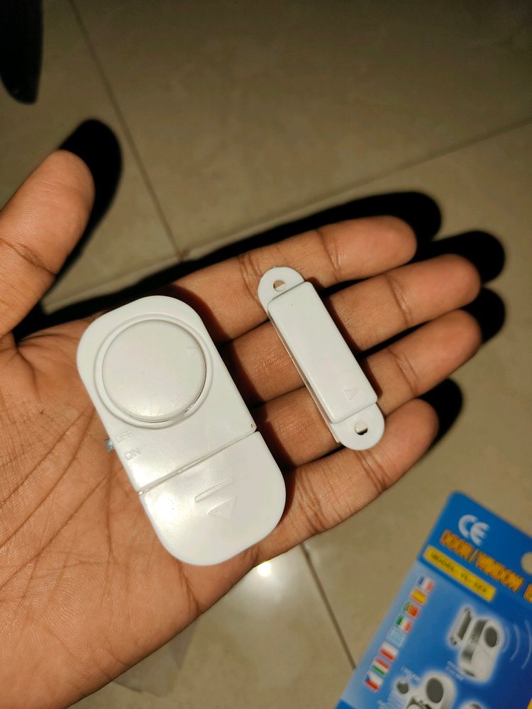 Door Lock Alarm Gadget