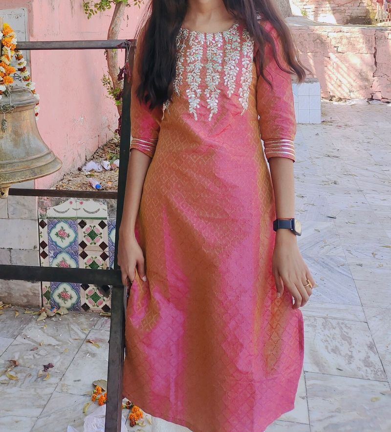 Varanga Embroided Pink & Gold Tone Kurta