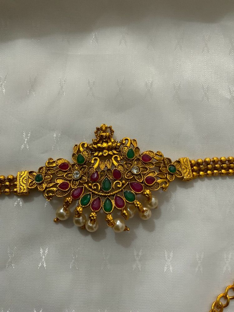 Gold Vanki Embellishing With Kempu,pearls