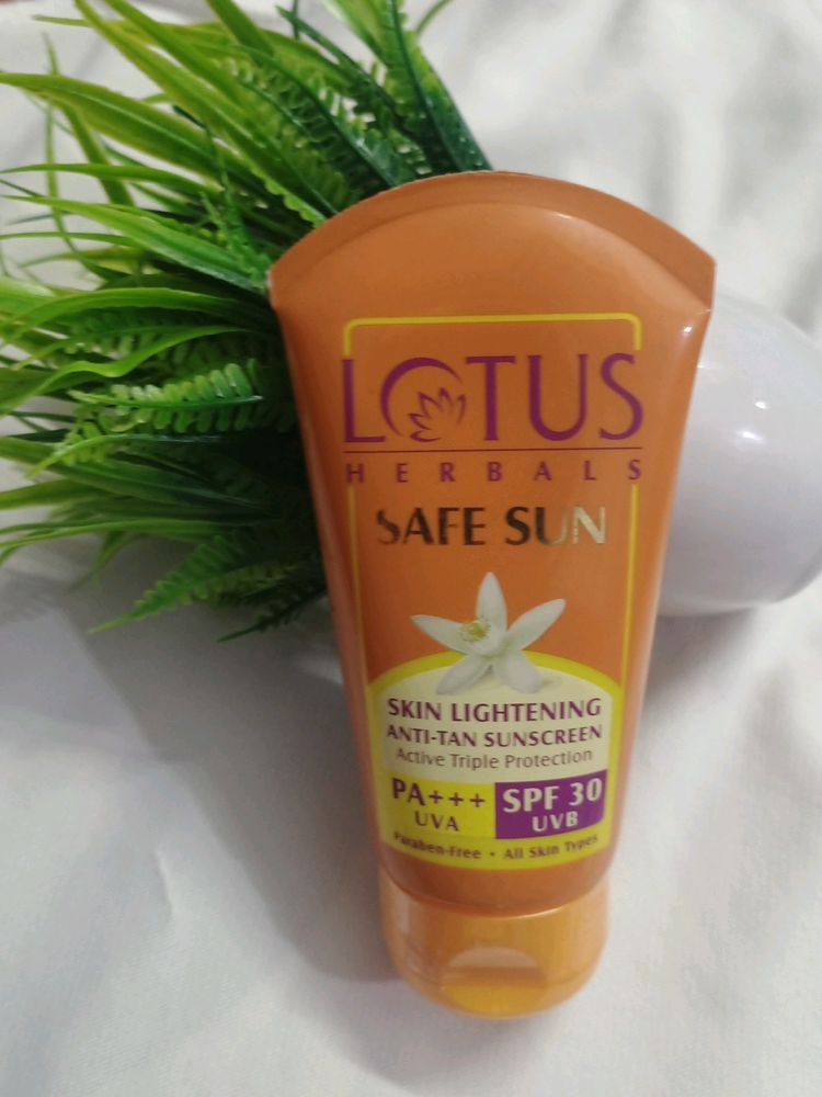 Lotus Herbals Safe Sun Sunscreen