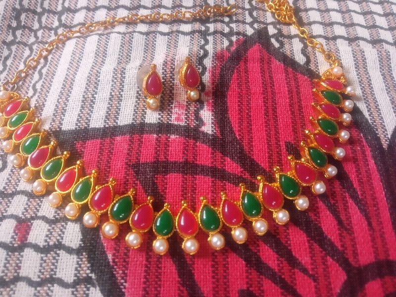 Red And Green Combination Necklace