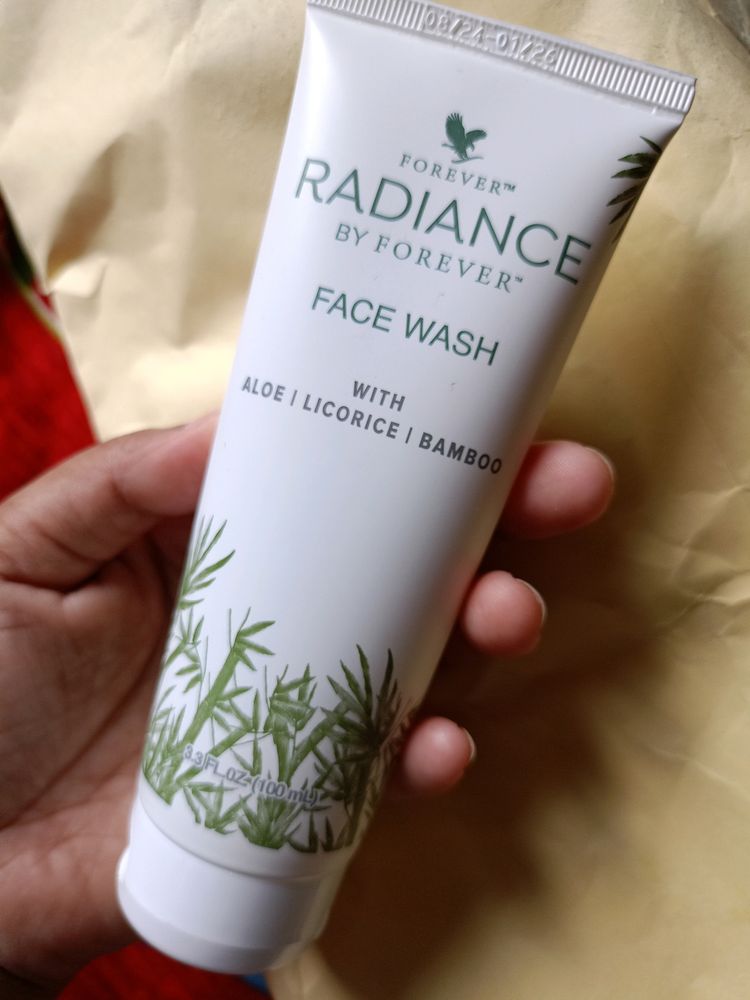 Forever Radiance Face wash