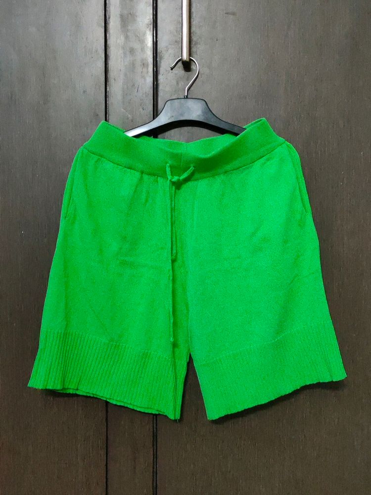 329Rs.Ribbed Green Shorts