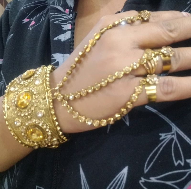 GOLDEN WRIST ITEM