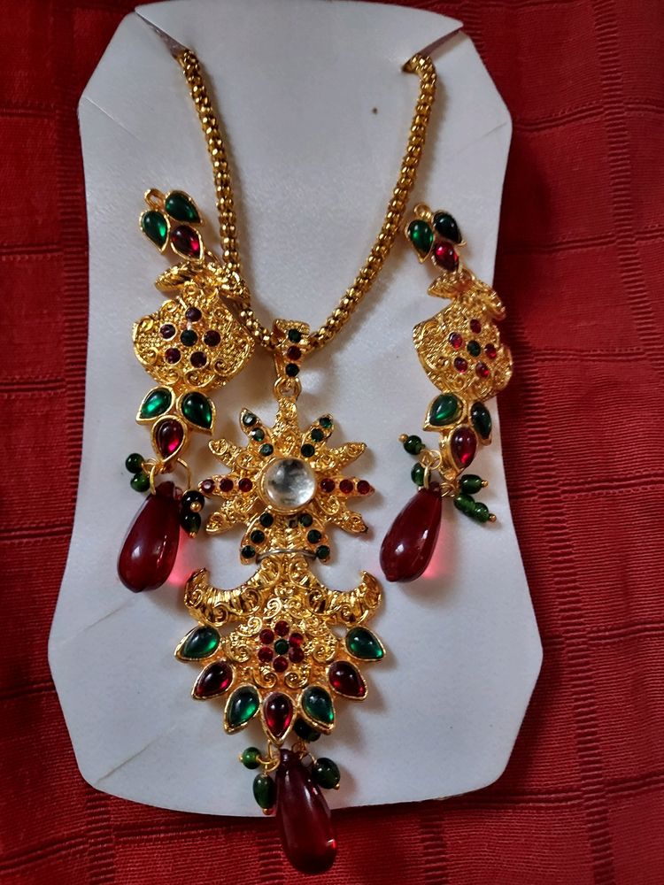 Gold Plated Green Red Pendant Necklace Set