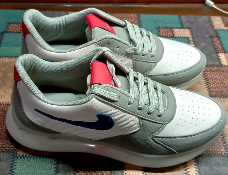 NIKE AIR SHOES (New)