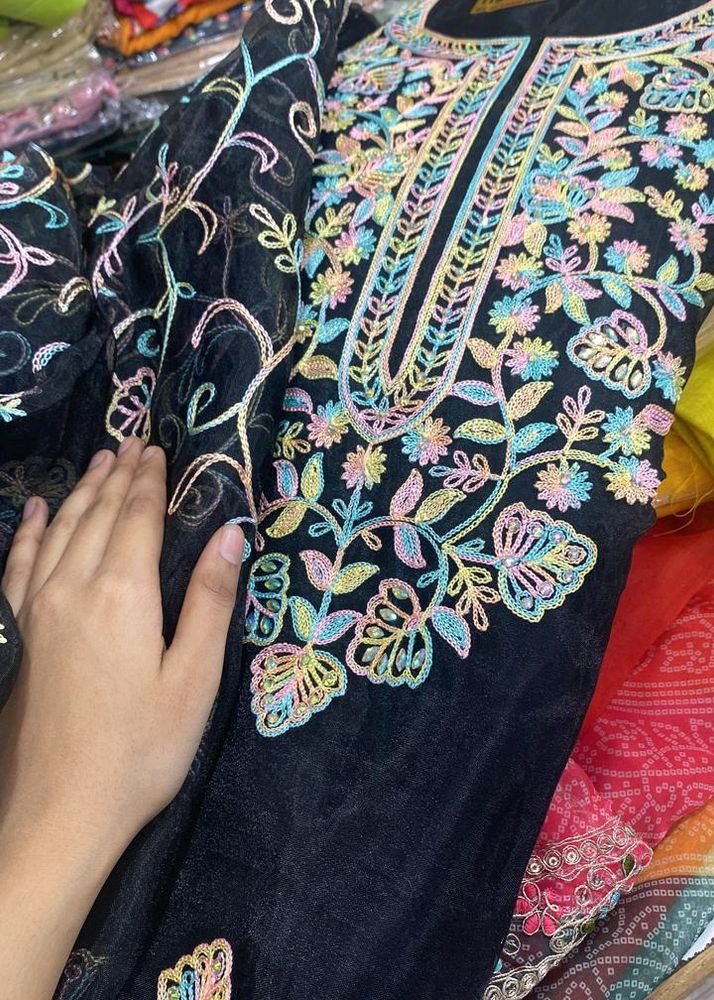 Beautiful Pakistani Suits 🆕✅💯 Guaranteed ✅🆕💯