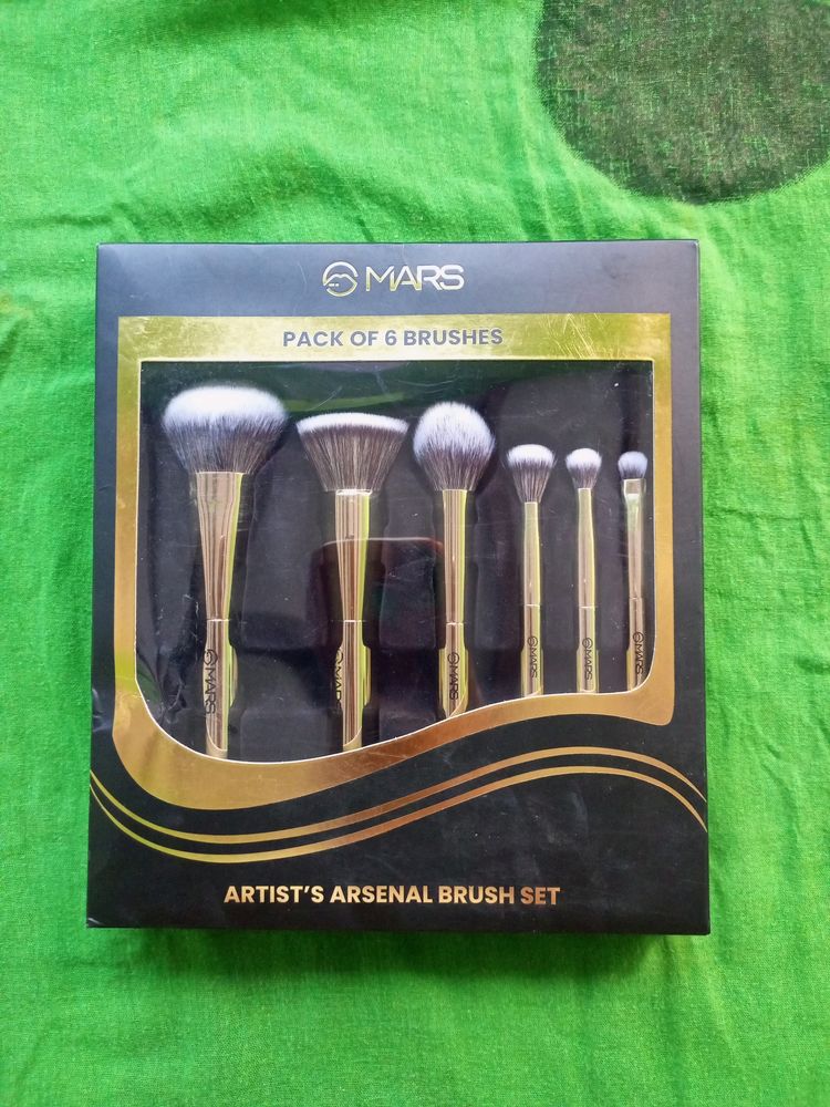 Mars Artist Arsenal Makeup Brush Set.