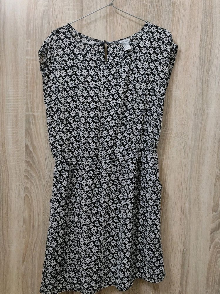 Beautiful Forever 21 Dress For Sale.