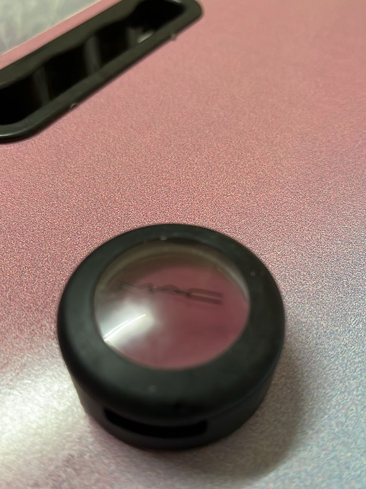 Powder kiss MAC Eyeshadow In The Shade Lens Blur