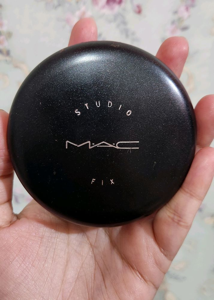 M.A.C StudioFix PowderPlus Compact Foundation NC45