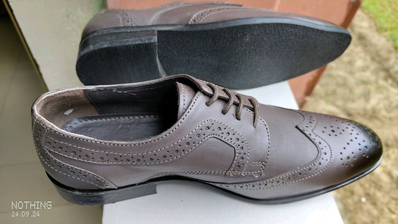 Size 7 Leather Shoe