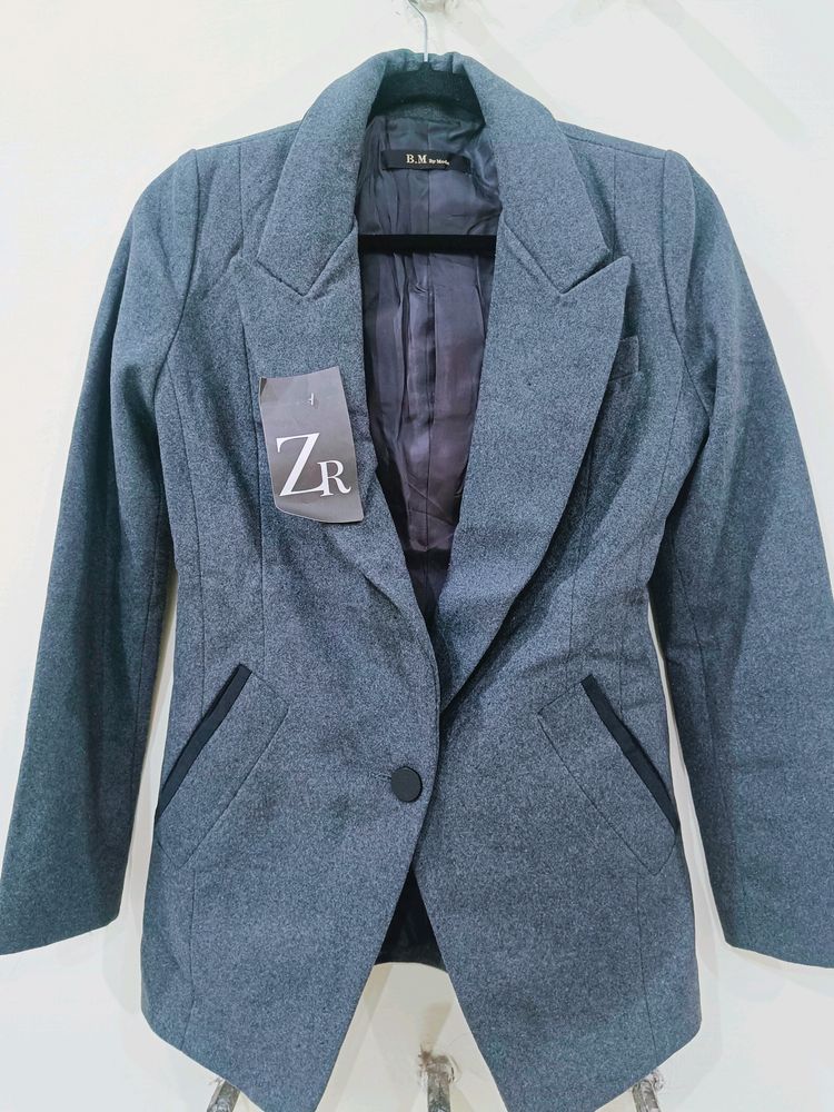 Formal Wear Elegant Looking Woolen Blazer