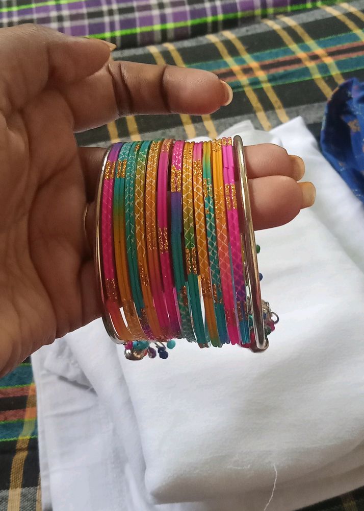 Iam Selling Colour Bangles