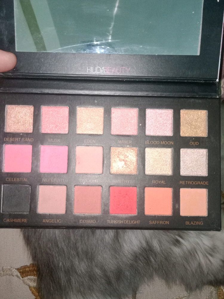 Huda Beauty Rose Gold Pallet