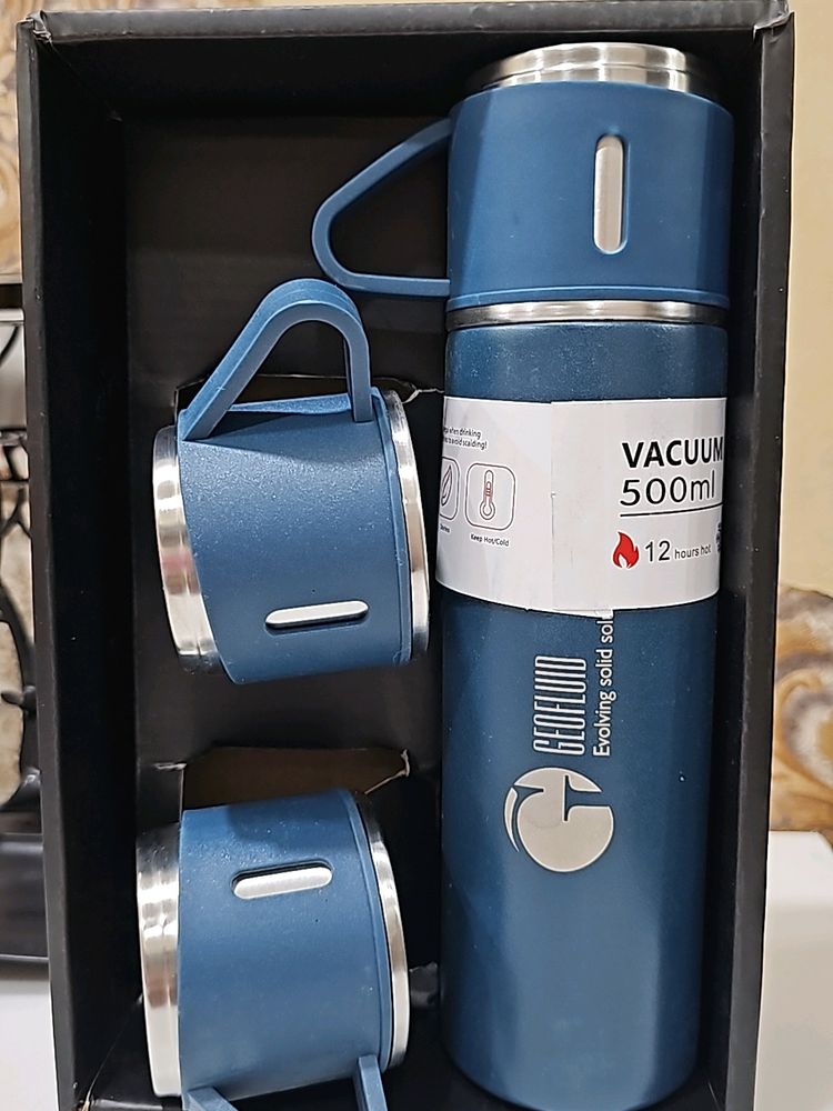 Geofluid Vacuum Thermas Bottle With Cups