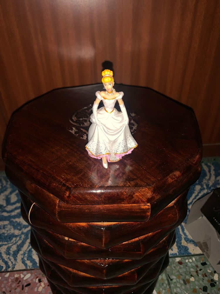 Miniature Disney Princess Showpiece