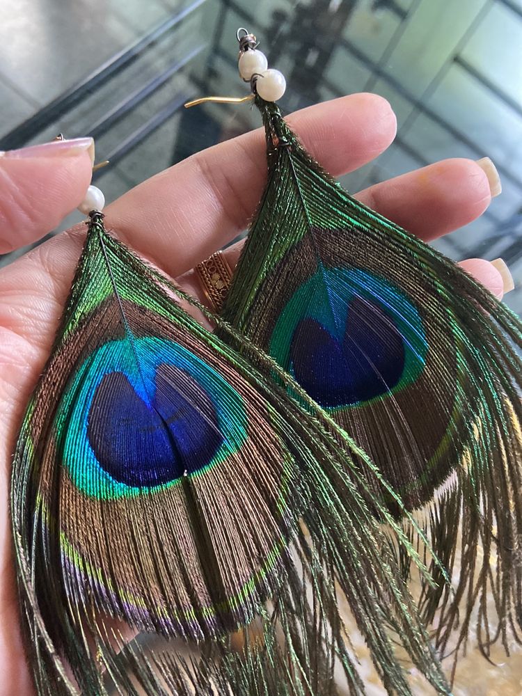 Wiknd Pricedrp: Brand NewPeacock Feather earrings